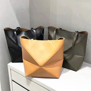 White Fashion Designers Shoulder Genuine Leather Fold Bags Strap Mommy Handbag Purse Mirror Quality Womens Travel Shopper Mens Crossbody Clutch Tote Bag