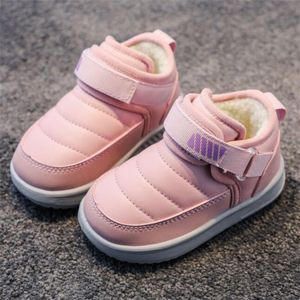 子供用ブーツ新しい冬の女の子のブーツとベルベットのパッド入りの子供用コットンシューズベイビーファーストウォーカーシューズ