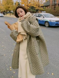 Korki damskie płaszcze długą zimową kurtkę i płaszcz dla kobiet bawełniany wyściełany swobodny kieszonkowy Parkas High Street Stylowy kołnierz