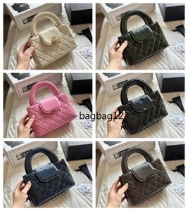 Fashion Luxury dersigner bag Lambskin Classic Durable High Quality channelly 20cm Shoulder Bag Handbag Chain Bag Women's Bag Metal Clasp