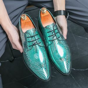 Mocassins para homens cúspide de couro envernizado sapatos formais masculinos sapatos de desempenho sapatos de dança tamanho 38-48