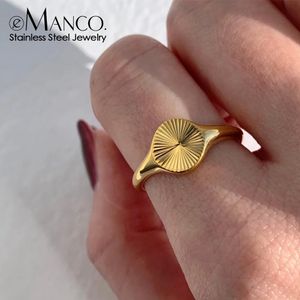 Anéis de banda de alta qualidade onda anéis para mulheres minimalista delicado raios textura círculo anel de aço inoxidável signet chunky dome anel 231024