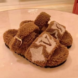 Luxury Fur Slippers Designer Casual Slide Womens Ladies Water Warm Ull Sandaler Fashion Comfort Home Sandalen Slipper Inomhus Flat Platform House