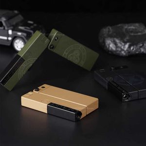Lighters Creative Folding Pistol Shaped Cigarette Case Lighter Portable Windproof Butane No GasGun Type Cool Men Play Gadget Gift