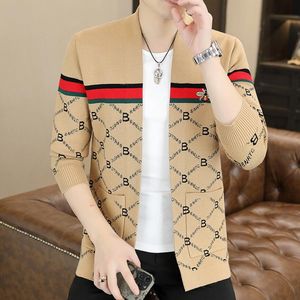 Fall Men's Desinger mjuka tröjor Ny långärmad rand överdimensionerade tröja Män khaki Knitwear Fashion Men's Polos Warm Coat Jacket Outwear