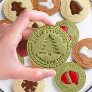 Baking Moulds 9Pcs 3D Christmas Cookie Cutters Biscuit Mold Santa Snowman Tree Elk Cookie Mould Stamp Xmas Year Party Decor Baking Tools 231023
