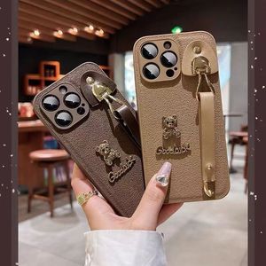 Fashion Classic Designer Bear Wrist Strap Phone Case iPhone 15 14 Propro 14Plus 13 12 Mini 11 Pro X Xs Max XR Luxury Leather Case