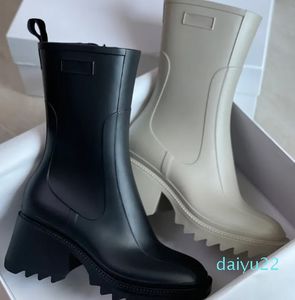 Bota de chuva feminina Betty Botas de fundo grosso antiderrapante Botas de borracha Beeled altas na altura do joelho Botas pretas à prova d'água Welly Sapatos de chuva ao ar livre