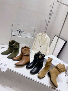 Designer de luxo botas de tornozelo senhora botas maisons margiela sapato casual alta corte tênis mulher espuma corredor plana treinador botas de camurça sapatos de dedo do pé dividido com meias