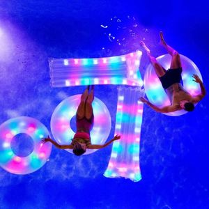 Giocattoli da bagnetto per bambini Anello galleggiante per nuoto con LED multicolore Tubo per piscina Gonfiabile LED lampeggiante Piscina Giocattolo Galleggiante Piscina Giocattolo Festa 231024