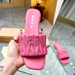 Designer slipper women luxury Matelasse nappa waterproof Letter Fashion men shoe summer Indoor Beach with box sandal leather comfort lady slides