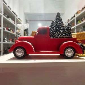 Decorações de Natal 1 peça Vintage Resina Classic Pickup Red Truck W / Tree Farms House Decoração Rústica Natal Adornos De Navidad Noel Decoração de Casa 231024