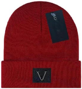 Yeni Beanie Kafatası Kapakları Lüks Marka Fransa Şapkası V Beanie Örme Şapka Tasarımcı Kapağı Erkekler Kadın Takılmış Şapka UNISEX KASMER MEKTUPLARIN SATIRLI KAPUL KAPALARI A16