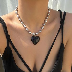 Hänge halsband Hip Hop Minimalist Black Glass Big Love Heart For Women Estetic Beads Chains Short Choker Party Punk Jewelry