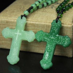 Natural Green Jade Cross Cross Naszyjnik ręcznie rzeźbiony urok Jadeite Biżuteria moda szczęście