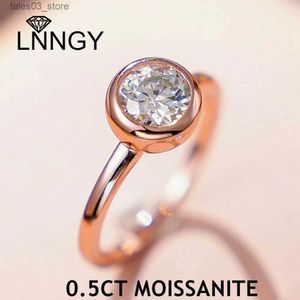 Pierścienie ślubne Lnngy 925 Sterling Silver Solitaire Pierścienie 0,5ct okrągłe krojone ramki zaręczynowe moissanite dla kobiet dziewczęta biżuteria ślubna Prezent Q231024