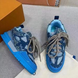 Lyxvarumärke Sportsdesigner skor röda botten plattformar tränare läder åsna b22 snakeskin denim rhinestones mens skor b22 färg casual sneakers chaussures