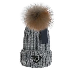 Designer Winter Cap Sticked Beanie Woolen Hat Män Kvinnor Chunky Knit tjock varm faux päls pom mössor hattar kvinnliga motorhuven 14 färger