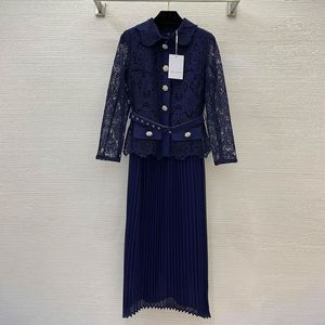 2023 Designer Autumn New Highclic Flower spetsrock Två del Midlängd Pleated Dress Women