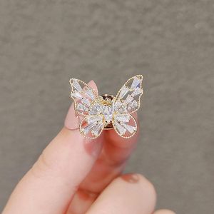 Lovely Butterfly Alloy Micro Cubic Zirconia Brooch Personality Collar Pin Suit Coat Accessories New Year Gift Wholesale