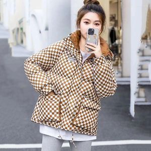 Płaszcze damskie okopy 2023 Zimowa szachownica z kapturem bawełniana bawełniana kurtka Kobiety Krótki płaszcz Houndstooth Korean Loose Loose Grusten Warm Parkha