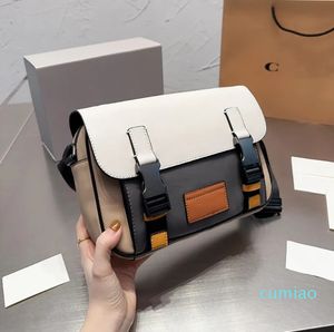 Tasarımcılar Bag Luxurys Omuz Çantası Erkekler Crossbody Deri Mektup Tasarım Mizaç Çok yönlü Sevgililer Günü Noel hediye omuz çantası çok güzel