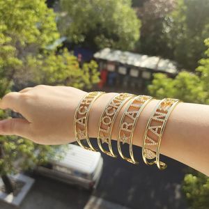 Jelly Zircon Name Bangles Personlighet Custom Armband Words Letters Bangle Women Jewely Christmas Gift 231023