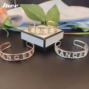 Jelly Luerカスタマイズされた文字名BraceletPersonalized Bangles Men Mens Stainless Steel Bracelets Crystal Letters Gift231023