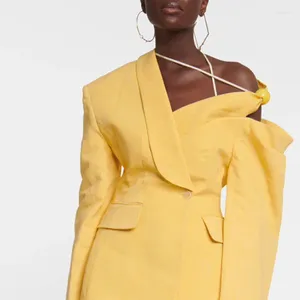 Kvinnors kostymer 2023 Autumn Temperament Off-Shoulder Design Sense midja slantdräkt Fashion Lace-up Jacket Street Style Sexig