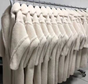 Casacos de lã de camelo de urso de pelúcia MAXX trespassado 62% casaco de ícone feminino Xlong de pele de alpaca