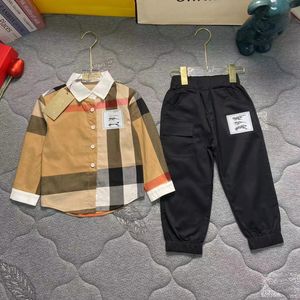 Set di abiti firmati per bambini di moda e pantaloni Tute per neonati e ragazzi Designer di lusso Lettera con cappuccio a maniche lunghe Abbigliamento per bambini