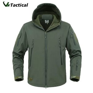 Giubbotti da uomo Pelle di squalo militare Soft Shell Uomo Giacca tattica antivento impermeabile Esercito Combattimento Bomber con cappuccio 231023