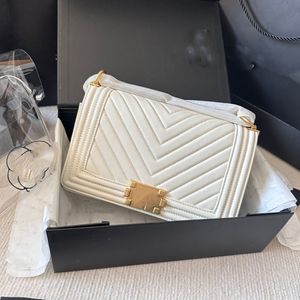 Kaneler 2024 Nya designers väska chanells kvinnor axelväskor handväskor mode mini väskor reser crossbody axel läder totewallet pu 2343