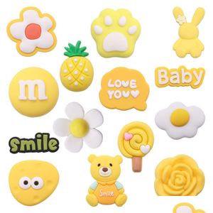 Peças de sapato Acessórios Atacado 100 Pcs PVC Amarelo Chocolate Coelho Urso Flor Doce Encantos Fit Pulseiras Sandálias Sapatos Decorati Dhypg