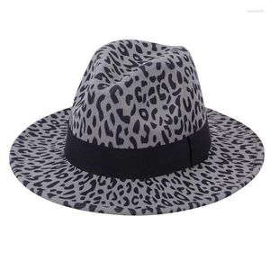 Berets Women Elegant Fedoras Caps Leopard Keep Warm Relaxed Breathable Soft For Windproof Bucket Round Hat