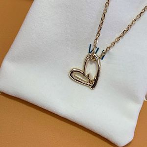 Jewelry designer jewelry necklace Designer Necklaces Luxury classic flowers Necklaces Pendant Jewelry Couples Party Holiday Gift Factory Store box is nice