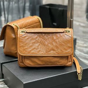 Women Designer Bag Soft Cloud Bag Vintage Leather Chain Bag Quilt Overstitching Crossbody Shoulder Bag Purse Top Mirror Quality Back Slot Pocket Magnetic Snap Tab