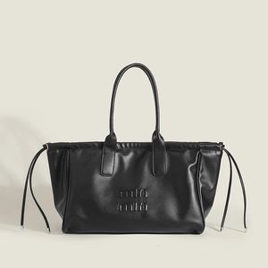 Sacos de noite moda grande capacidade bolsa 2023 bolsa feminina simples sólido rosto macio tote ombro 231024