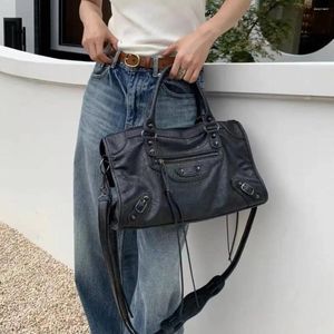 Sacos de armazenamento 2023 gótico moto motociclista rebite bolsas para mulheres grande capacidade grande y2k punk bolsa de ombro pu couro retro crossbody