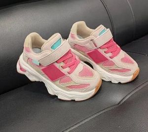 2023 Scarpe da ginnastica per bambini per bambini Scarpe da ginnastica traspiranti in pizzo morbido comfort per bambini Scarpe da ginnastica per bambini per ragazze