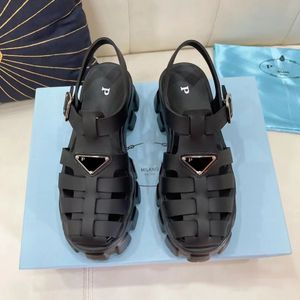 pantofola di lusso designer donna Sandali in gommapiuma flatform uomo Scarpe con cinturino anteriore imbottito Scivoli stile facile da indossare alla moda spedizione veloce