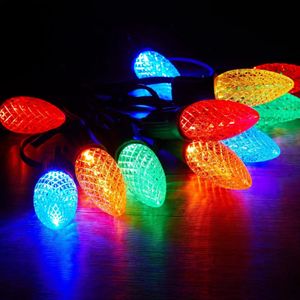 Рождественские украшения Красочные светодиодные гирлянды C7 Fairy String Lights E12 110V 220V Пластиковые водонепроницаемые наружные небьющиеся свадебные светильники 231025