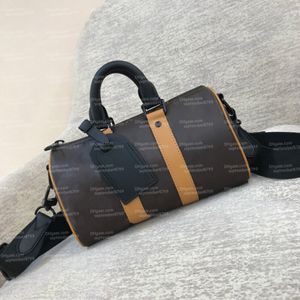 10A عالية الجودة مصممة أزياء فاخرة أزياء Keepall Bandouliere حقيبة اليد للجنسين كيس القراصنة القراصنة على حقائب جلدية حقيقية مقبض مستحضرات التجميل 25 سم مع صندوق