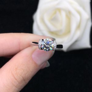 Pierścienie klastra Biała klasa 1ct moissanite pierścionek zaręczynowy Kobiety Solid 14 -krotnie biżuteria palec Małżeństwo szybko