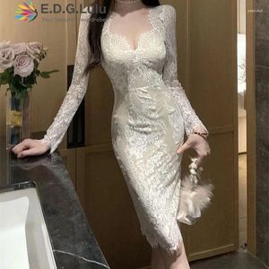 Casual Dresses Edglulu White Lace Elegant Party for Women 2023 ihålig broderi miniklänning V-ringning långärmad 0809