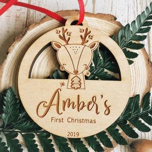 Decorações de Natal Primeiro Nome Personalizado Ornamento Bauble Gravado Árvore de Natal de Madeira Pendurado Casa Presente Decoração de Casa 231025