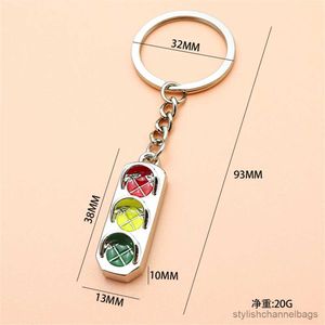 Keychains Lanyards Road Traffic Light Keychain Red Green Yellow Safety Light Pendant Keyrings Car Motorcykel Trinka Midja Hängande nyckelhållare Charm R231025