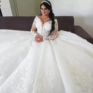 Luxury Lace V Neck Wedding Dress Princess Long Sleeves Appliques Bride Formal Gowns Robe De Mariee Bridal Vestido de Noivas