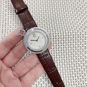 Kadınlar Van Designer Moda Nedensel Lüks Cleefly Quartz Mücevherleri Kadınların Çok Yönlü Elmas Su Geçirmez Takılar Montre De Luxe 16 87BA YFFK