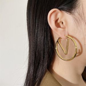 2022 여성 디자이너 후프 이어링 패션 여성 5cm Circle Simple Gold Earring Jewelry Luxurys Designers Earrings Studs Hoops 22265Q